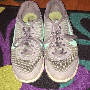 Women’s size 9W Grey and Mint Green Nike Flex